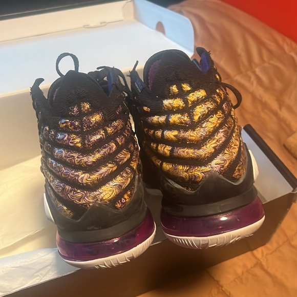 Lebron XVII black purple and white - Picture 2 of 4